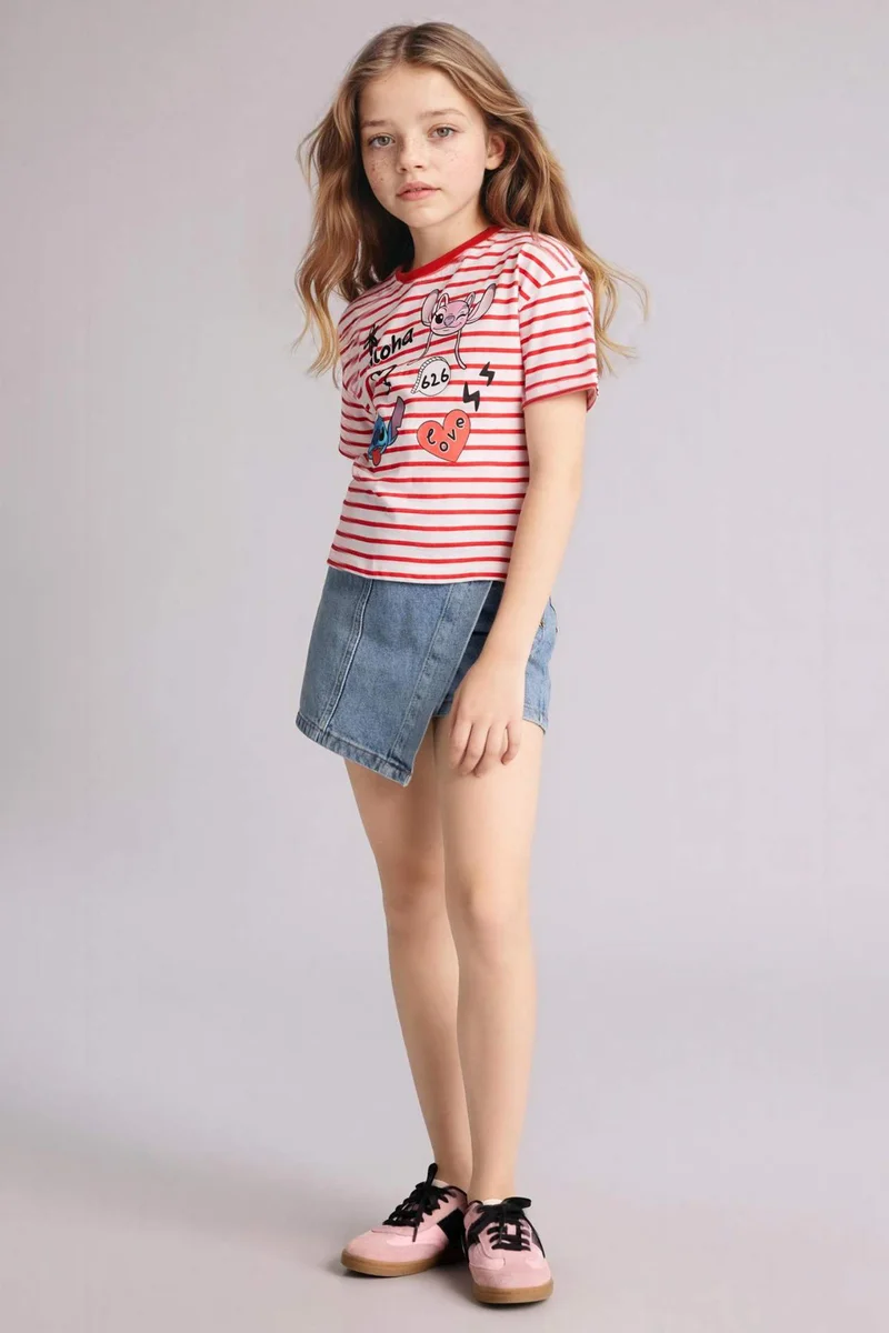 ديفاكتو Relax Fit Lilo &amp; Stitch Licensed Short Sleeve T-Shirt