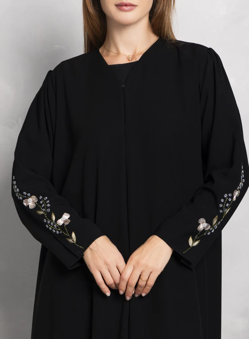 Nikias Breathable soft fabric with elegant handwork on sleeves