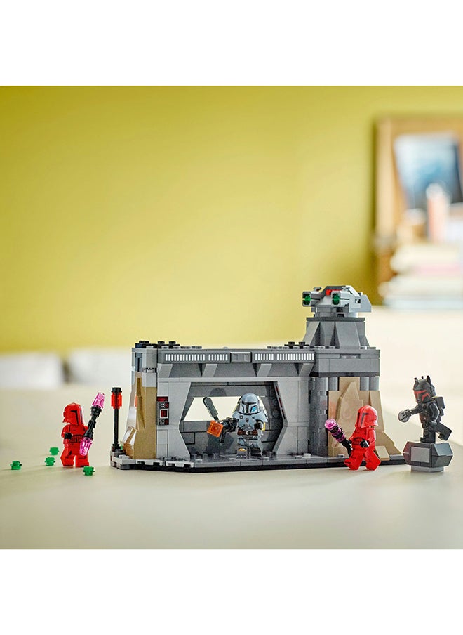 LEGO - Star Wars: The Mandalorian Paz Vizsla And Moff Gideon Battle, Collectible Brick-Built Playset For Kids, Fantasy Gift Idea For Creative Boys And Girls Aged 7 And Over (289 Pieces) 75386 - Image 1