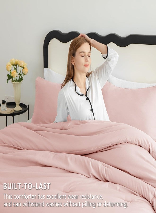 CozyLux مجموعة لحاف كينج بحجم مريح بلون وردي فاتح من كوزي لوكس للفتيات، 3 قطع من أغطية السرير النسائية القابلة للتنفس والمبطنه، مجموعة سرير فاخرة ناعمة مع لحاف بديل للريش لجميع الفصول (1 لحاف و 2 غطاء وسادة) - Image 3