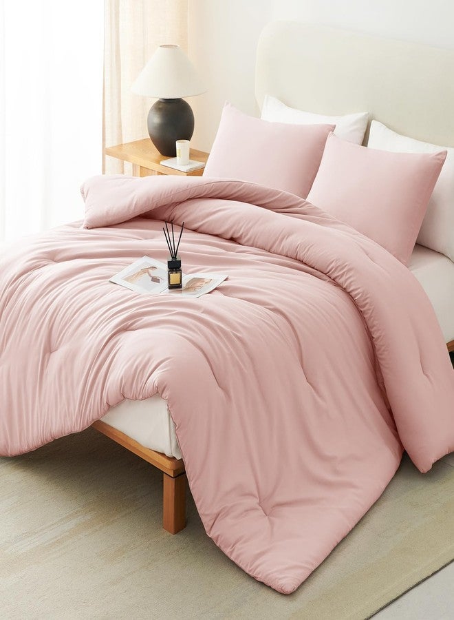 CozyLux مجموعة لحاف كينج بحجم مريح بلون وردي فاتح من كوزي لوكس للفتيات، 3 قطع من أغطية السرير النسائية القابلة للتنفس والمبطنه، مجموعة سرير فاخرة ناعمة مع لحاف بديل للريش لجميع الفصول (1 لحاف و 2 غطاء وسادة) - Image 1