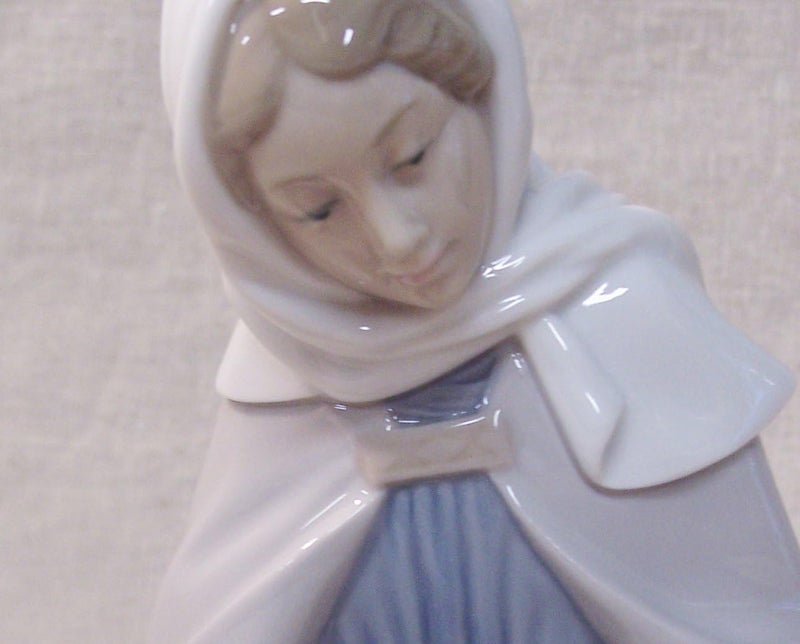 NAO Nao by Lladro Collectible Porcelain Figurine NATIVITY set w Mary Joseph and Baby Jesus  - Image 3