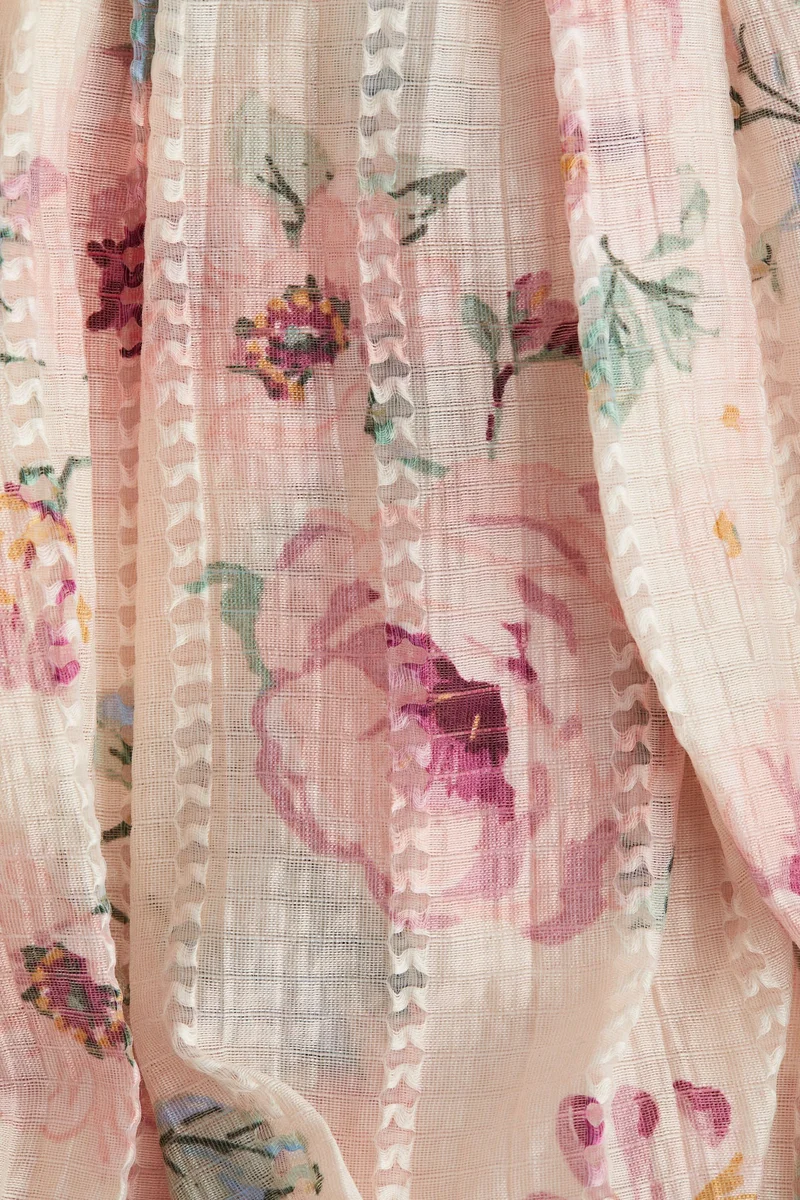 اتش اند ام تنورة منفوخة