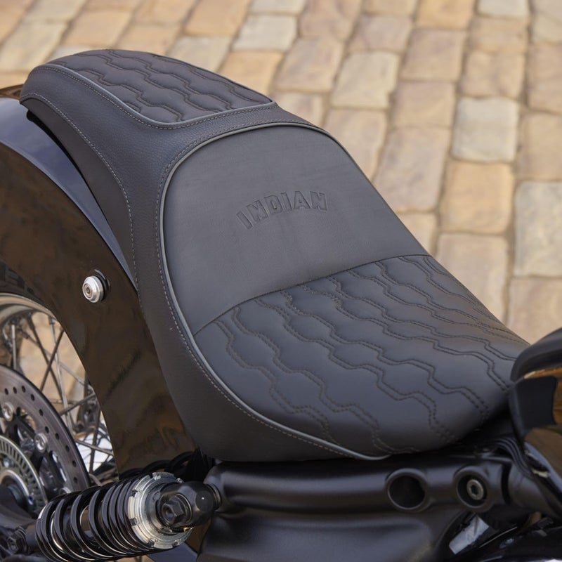 Indian Motorcycle مقعد السائق والراكب لدراجة انديان موتورسايكل سينديكيت لنماذج سكاوت - مقعد فينيل أسود مقاوم للماء قابل للفصل 2-أب - Image 5