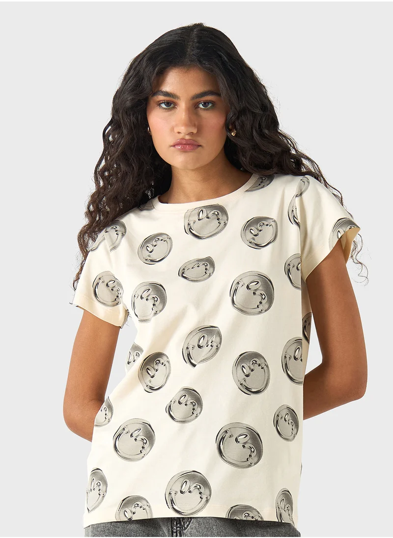 اس بي كاركترز Smiley Print Print Crew Neck T-Shirt