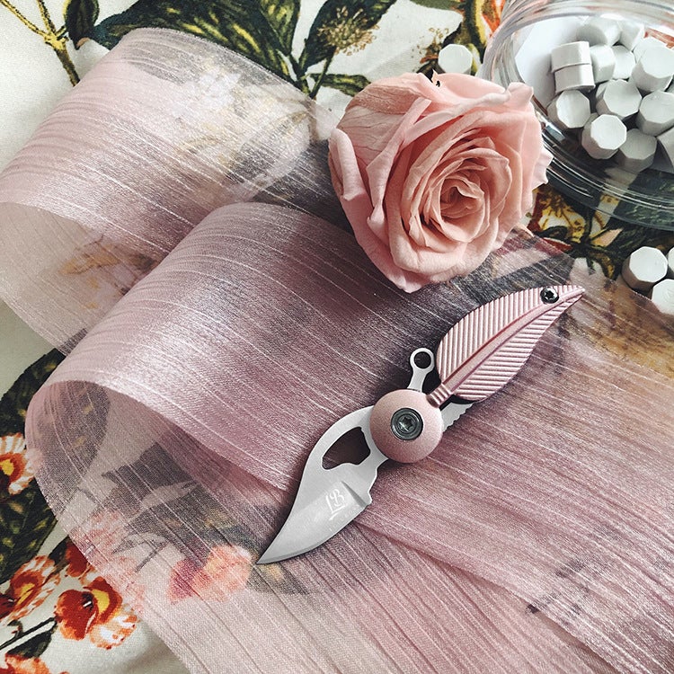 Creative Feather Knife Girl Self-Defense Outdoor Fruit Knife Multifunctional Keychain Portable Folding Mini Express Delivery(Black) - Image 3