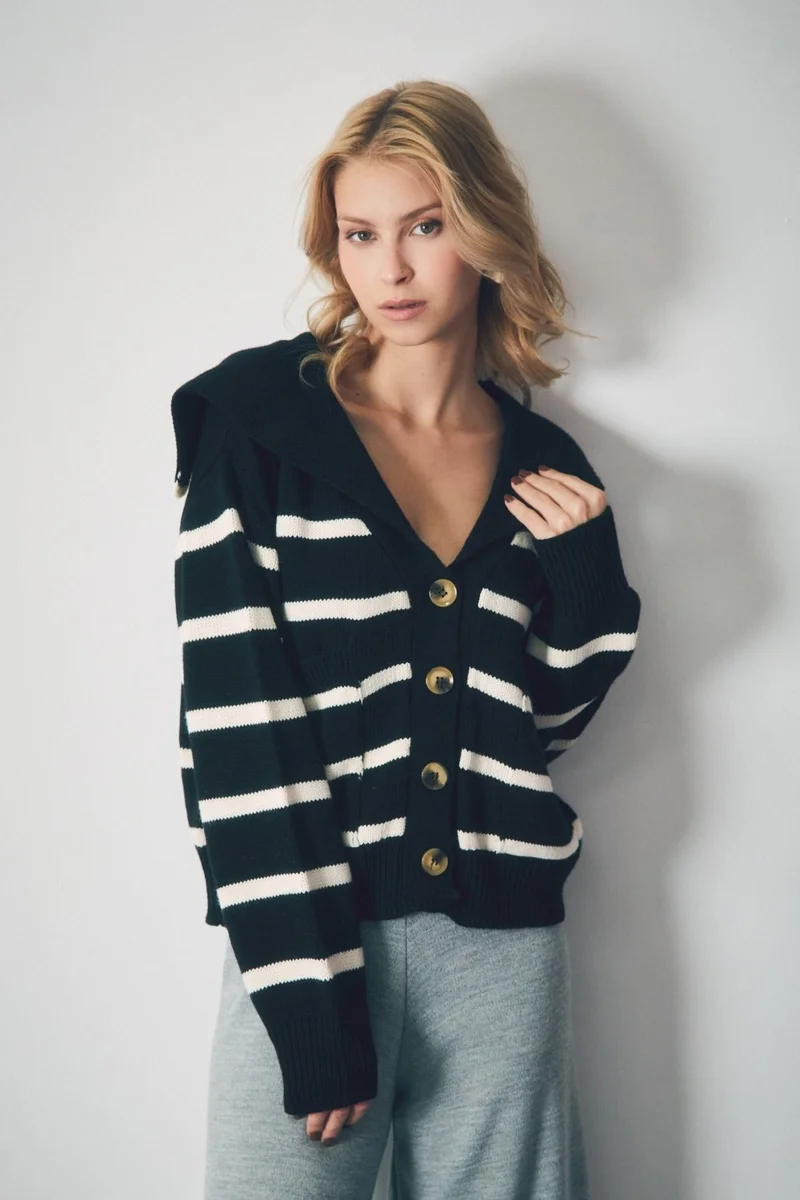 FullaModa Striped Double Pocket Casual Knitwear Cardigan