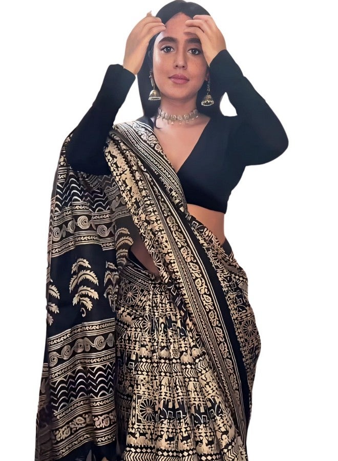 EthnicJunction ساريه كالمكاري مطبوعة من الحرير الصناعي للنساء من إيثنيك جانكشن مع قطعة بلوزة (أسود وبيج) - Image 1