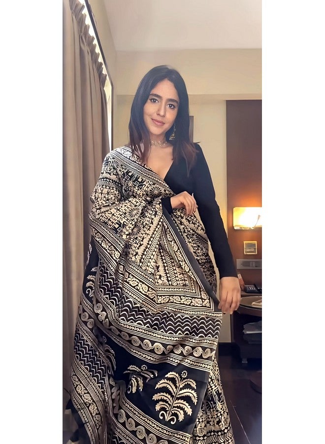 EthnicJunction ساريه كالمكاري مطبوعة من الحرير الصناعي للنساء من إيثنيك جانكشن مع قطعة بلوزة (أسود وبيج) - Image 4