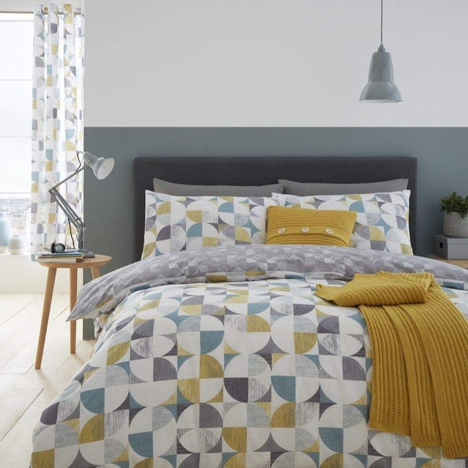 RETRO CIRCLES REVERSIBLE DOUBLE DUVET COVER SET WITH PILLOWCASES GREEN OCHRE YELLOW