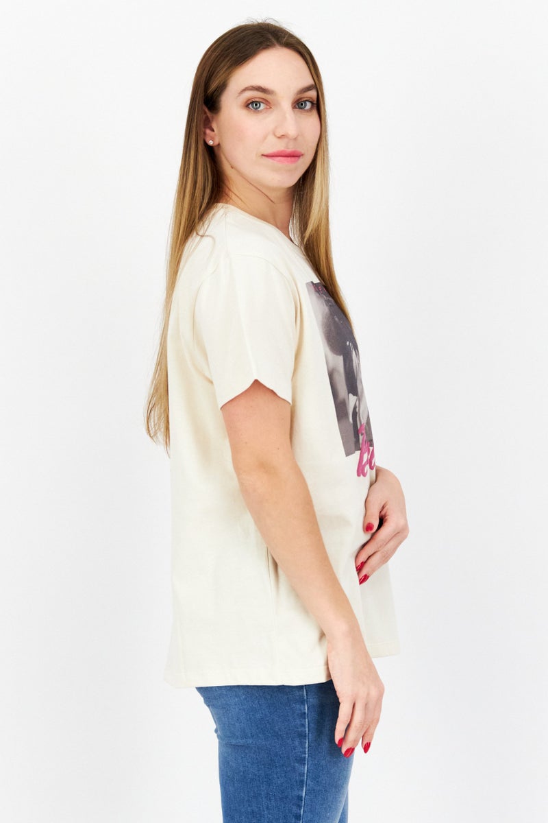 Barbie تي شيرت نسائي كبير الحجم بأكمام قصيرة ورقبة دائرية، بيج/أسود - Image 3