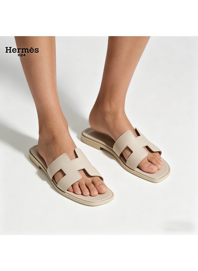 Hermes H24 حذاء مسطح مفتوح من الأمام من جلد العجل من Hermes H24 Oran، بنمط H، للنساء، صيفي، باللون البيج الماستيك - Image 4
