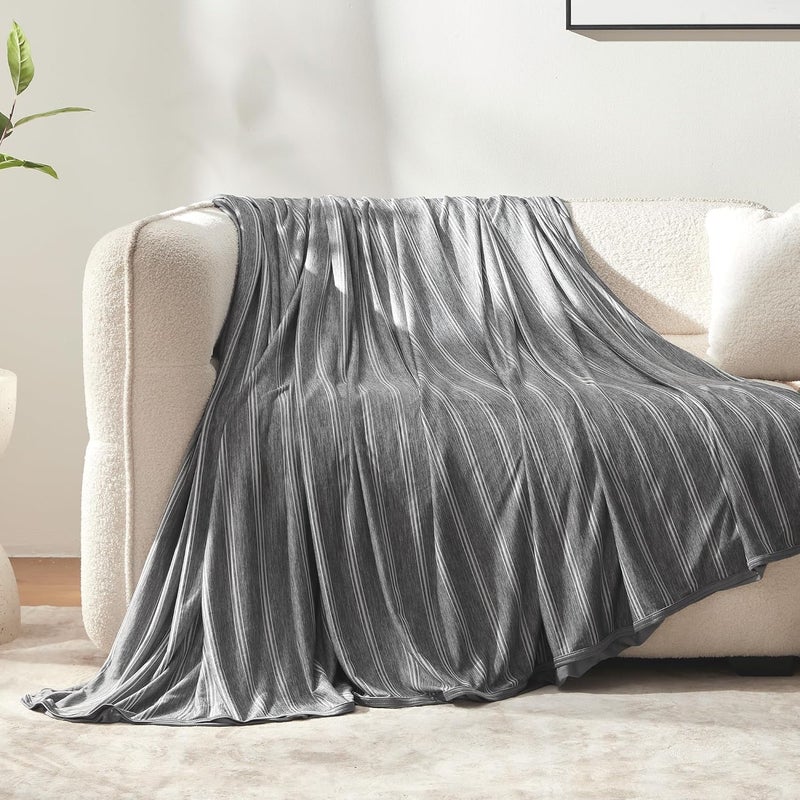 SLEEP ZONE بطانيات تبريد من سلسلة للأشخاص الذين يعانون من الحرارة أثناء النوم، بطانية صيفية رقيقة وخفيفة الوزن للاستخدام على السرير أو الأريكة، بطانية تبريد Arc-Chill Q-Max 0.5 بحجم كوين لمنع التعرق الليلي (بأخاديد رمادية داكنة، مقاس 90''x90'') - Image 1