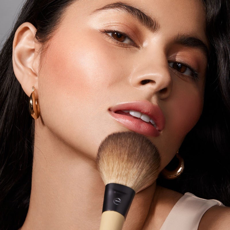 EcoTools Core Five Makeup Brush and Sponge Kit, For Eyeshadow, Blush, Bronzer, Eyeliner, & Foundation, Makeup Blending Sponge, Brush Essentials, 5 Piece Set - Image 4