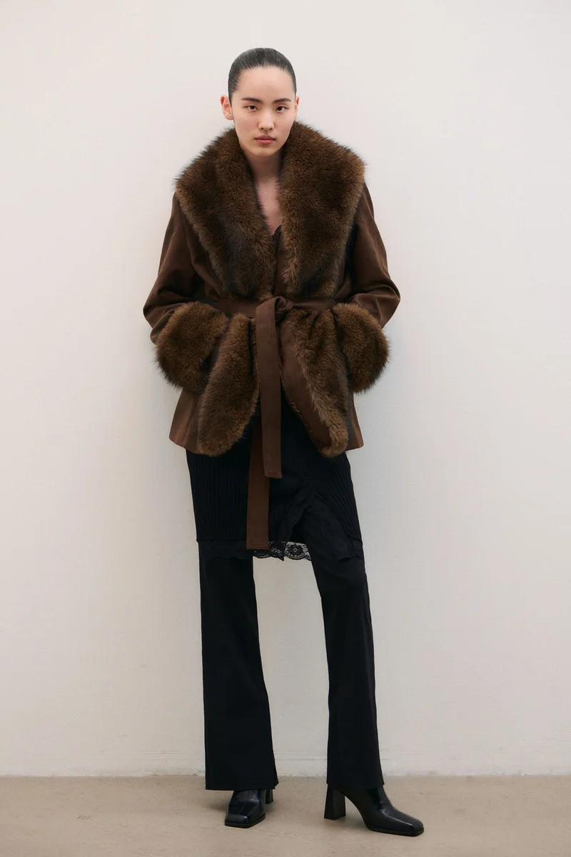 اتش اند ام بووت بطول الكاحل مع كعب سميك