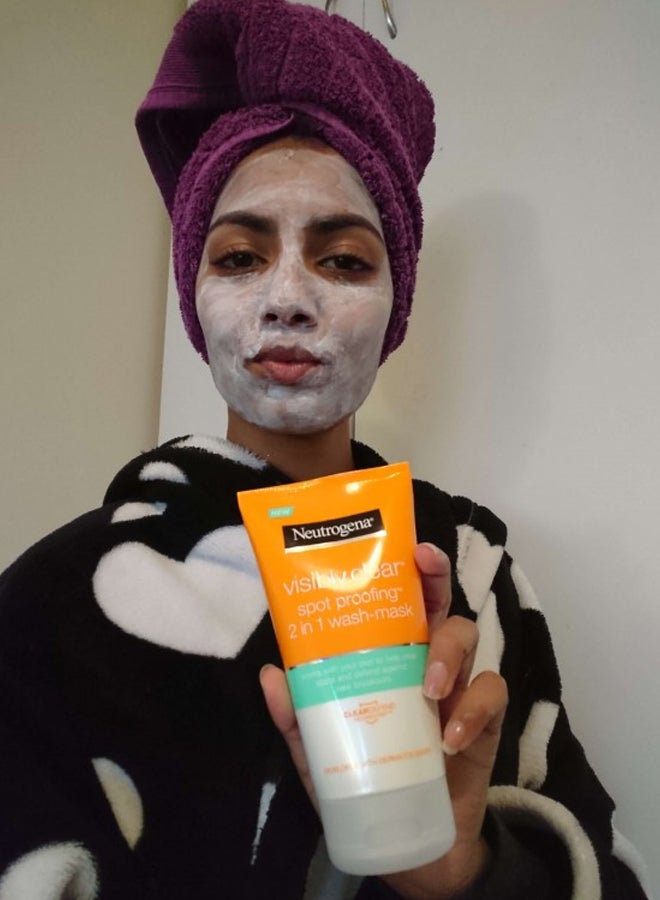 Neutrogena Visibly Clear Spot Proofing Smoothing Scrub 150ml - Image 5