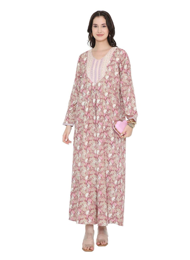 هانا آند سارا فستان جلابية عربي بطبعة زهور وردية فاتحة مع نير مطرز - Image 1