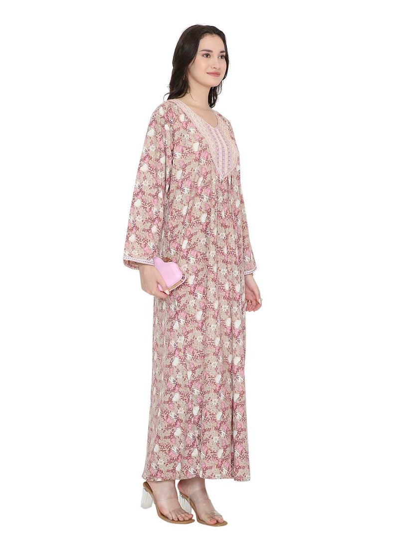 هانا آند سارا فستان جلابية عربي بطبعة زهور وردية فاتحة مع نير مطرز - Image 5