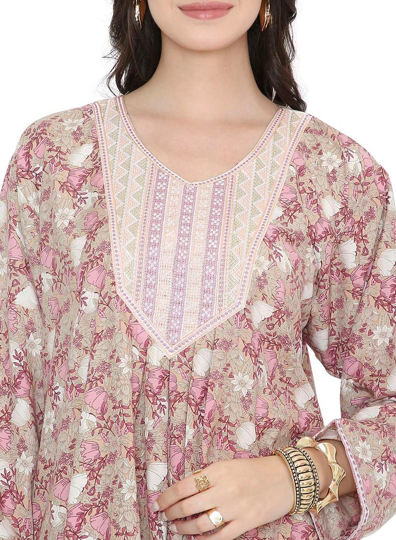 هانا آند سارا فستان جلابية عربي بطبعة زهور وردية فاتحة مع نير مطرز - Image 3