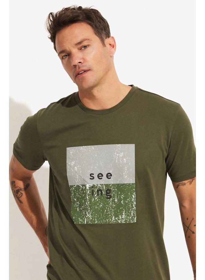 جون تيشيرت رجالي قطن مطبوع بياقة دائرية مقاس عادي كاكي - Image 4