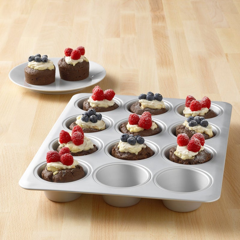 VARDAGEN Muffin Tin, Silver Anodised Aluminium, 38x29 cm - 12 Cups - Image 3