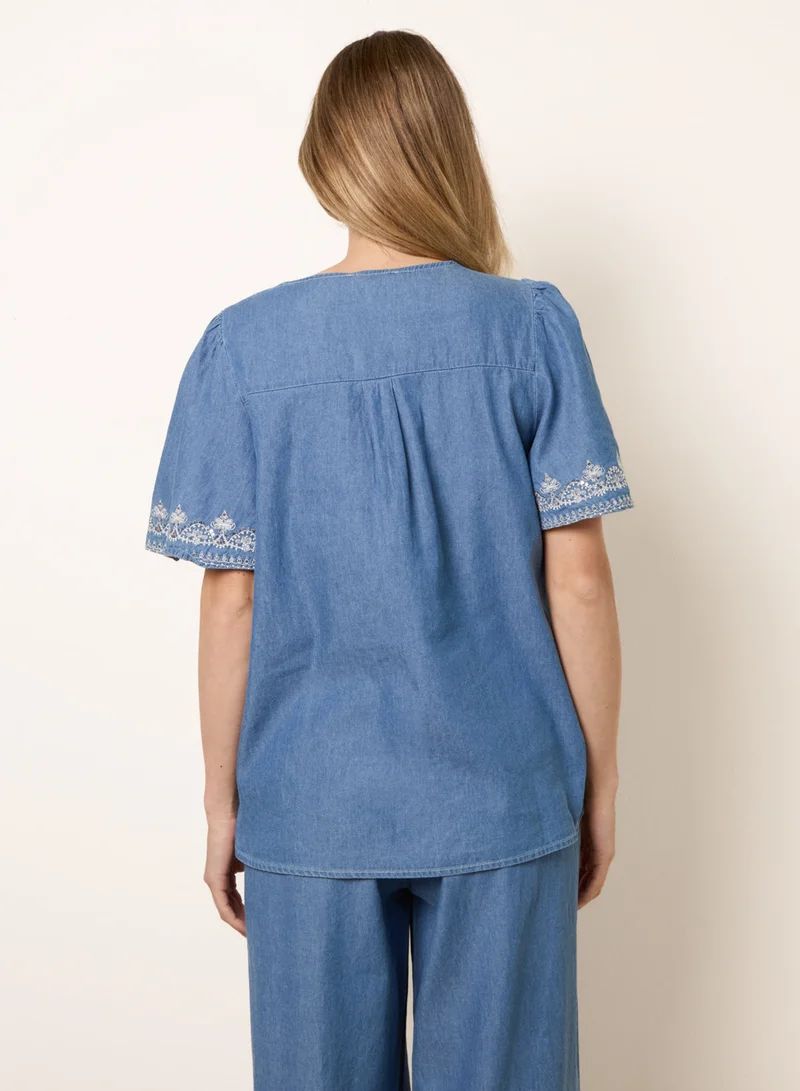 بلو فانيلا Floral Embroidery V Neckline Top