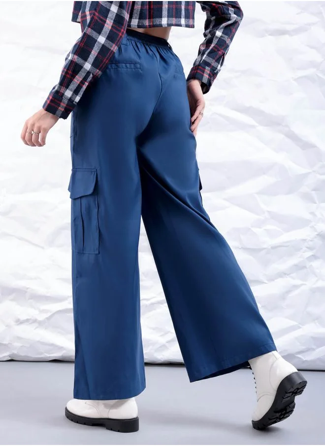 مرفوعة Women Flared Solid Mid-Rise Elasticated Cargo Trousers