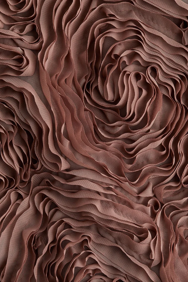 اتش اند ام فستان قصير بدون حمالات مزين بزخارف