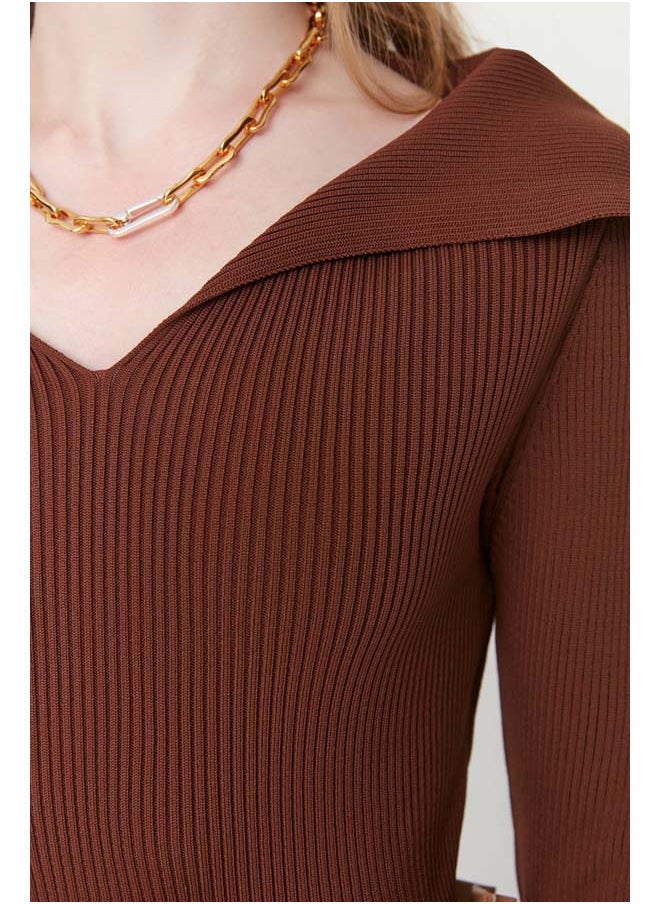 trendyol - Brown Carmen Collar Knitwear Sweater TWOAW22KZ0993 - Image 1