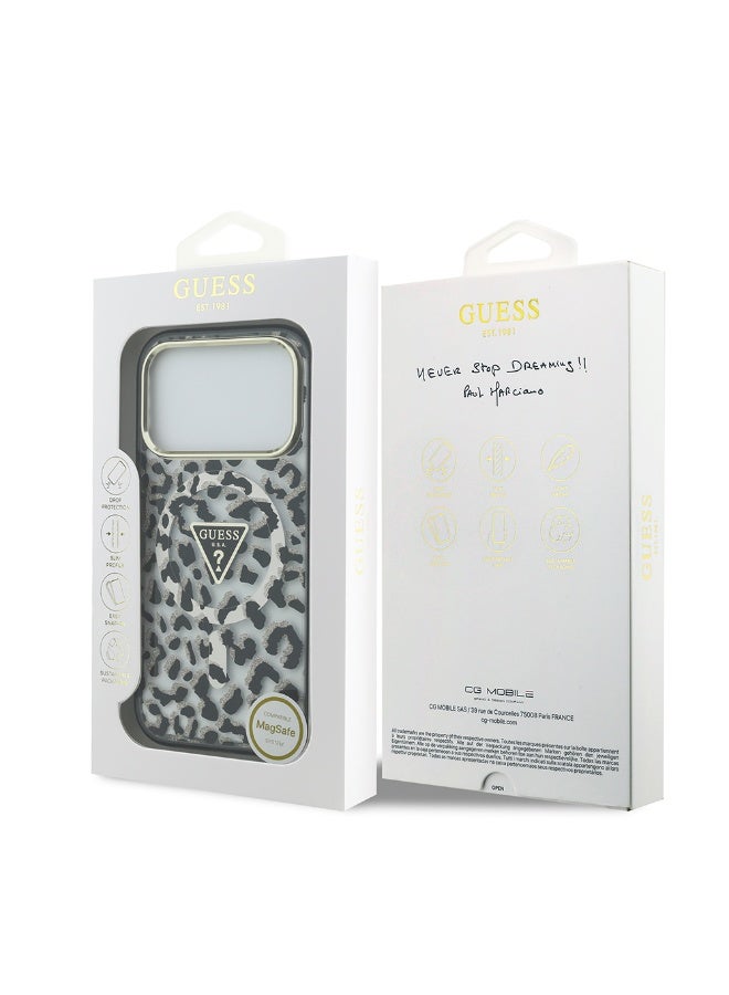 جس جراب أصلي مرخص من Guess لهاتف آيفون 17 برو، يدعم الشحن الآمن M-safe، بشعار مثلث لامع ونقشة جلد النمر. - Image 1