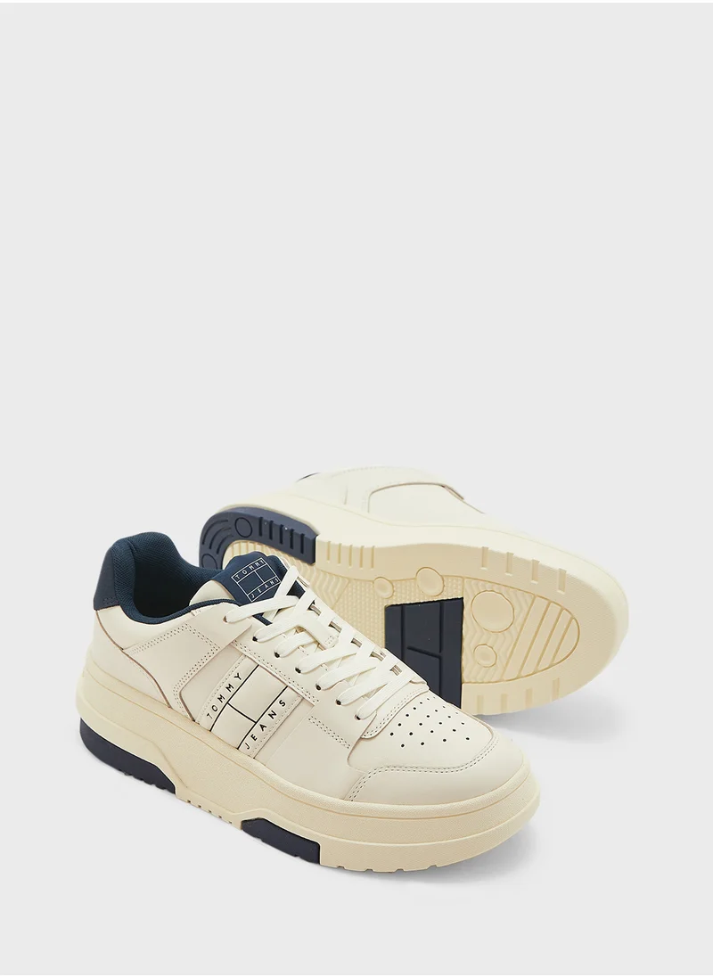 تومي جينز Lace Up Low Top Sneakers