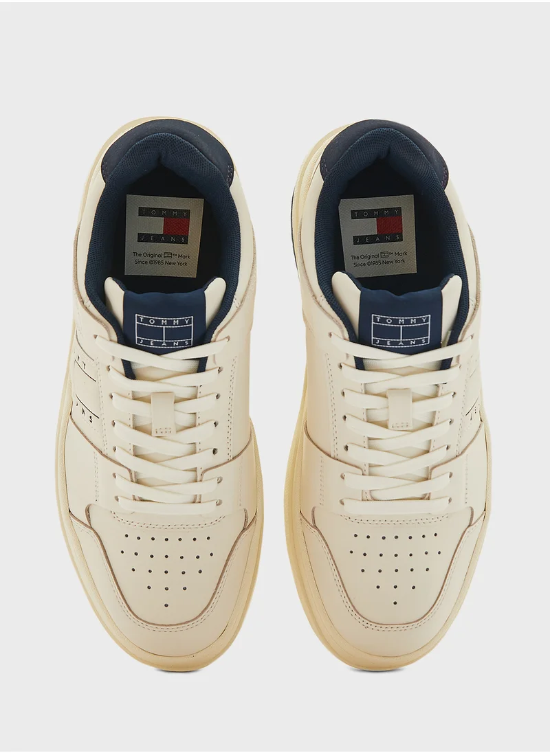 تومي جينز Lace Up Low Top Sneakers