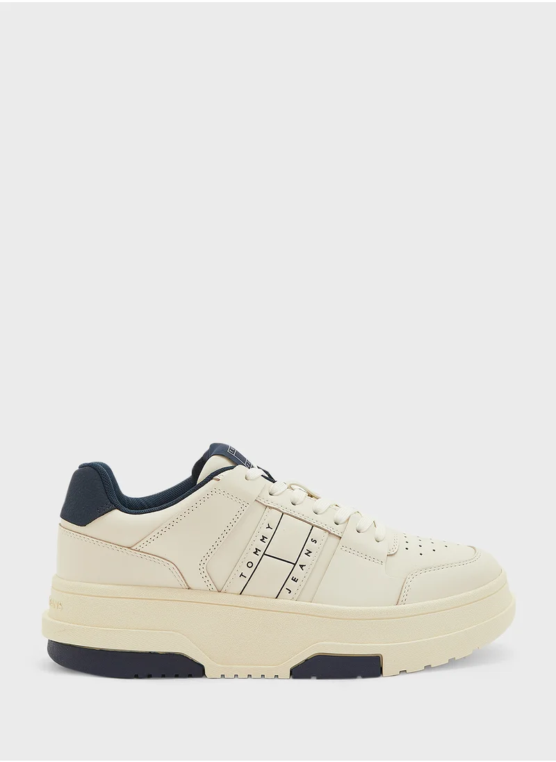 تومي جينز Lace Up Low Top Sneakers