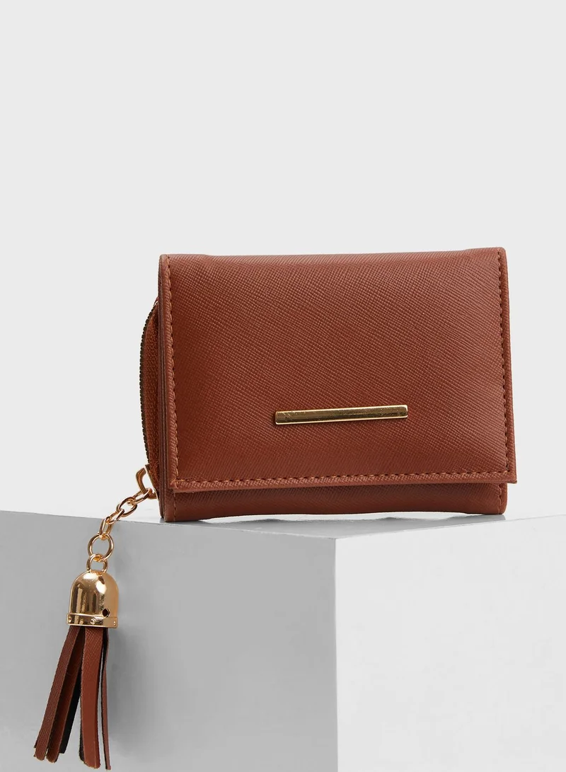 DeFacto flap over purses