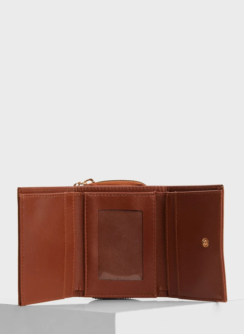 DeFacto flap over purses