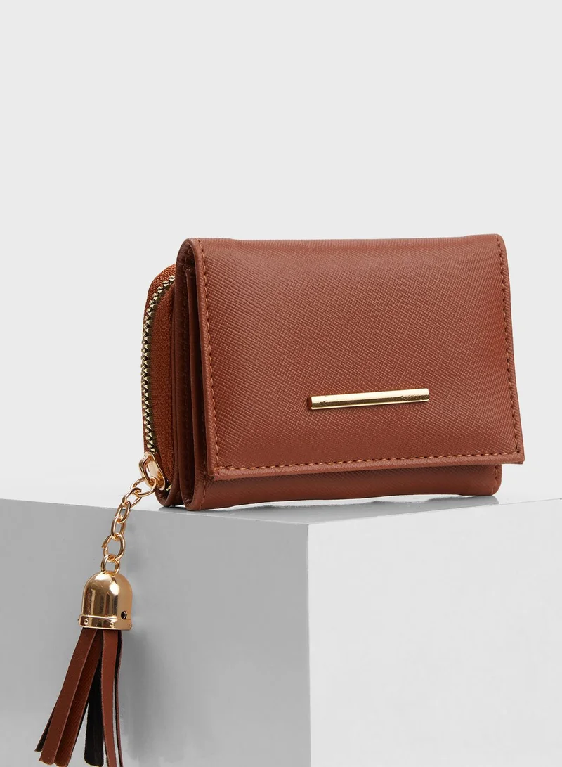 DeFacto flap over purses