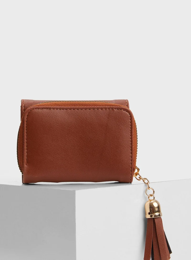 DeFacto flap over purses