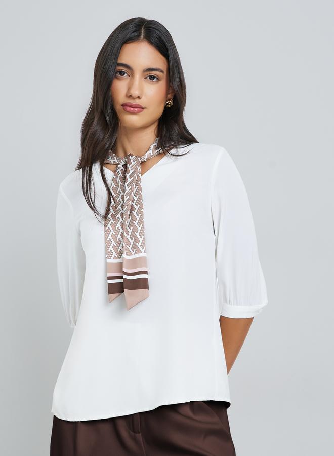 ستايلي بلوزة سادة مع وشاح مطبوع - Image 3