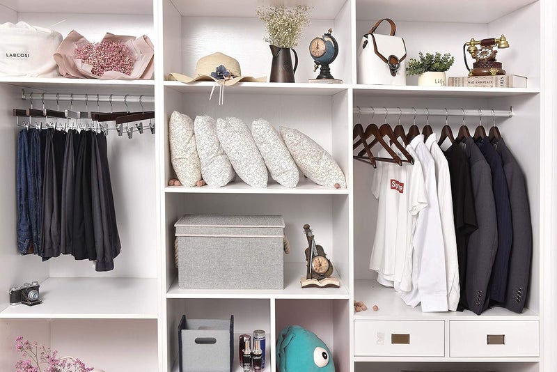 Quality Hangers شماعات خشبية عالية الجودة - مجموعة 10 شماعات منحنية قليلاً - معطف خشبي صلب مع خطافات كروم أنيقة - شماعات ثقيلة للملابس والجاكيت والقمصان والبنطلونات والبدلات (جوز/ريترو، 10) - Image 2