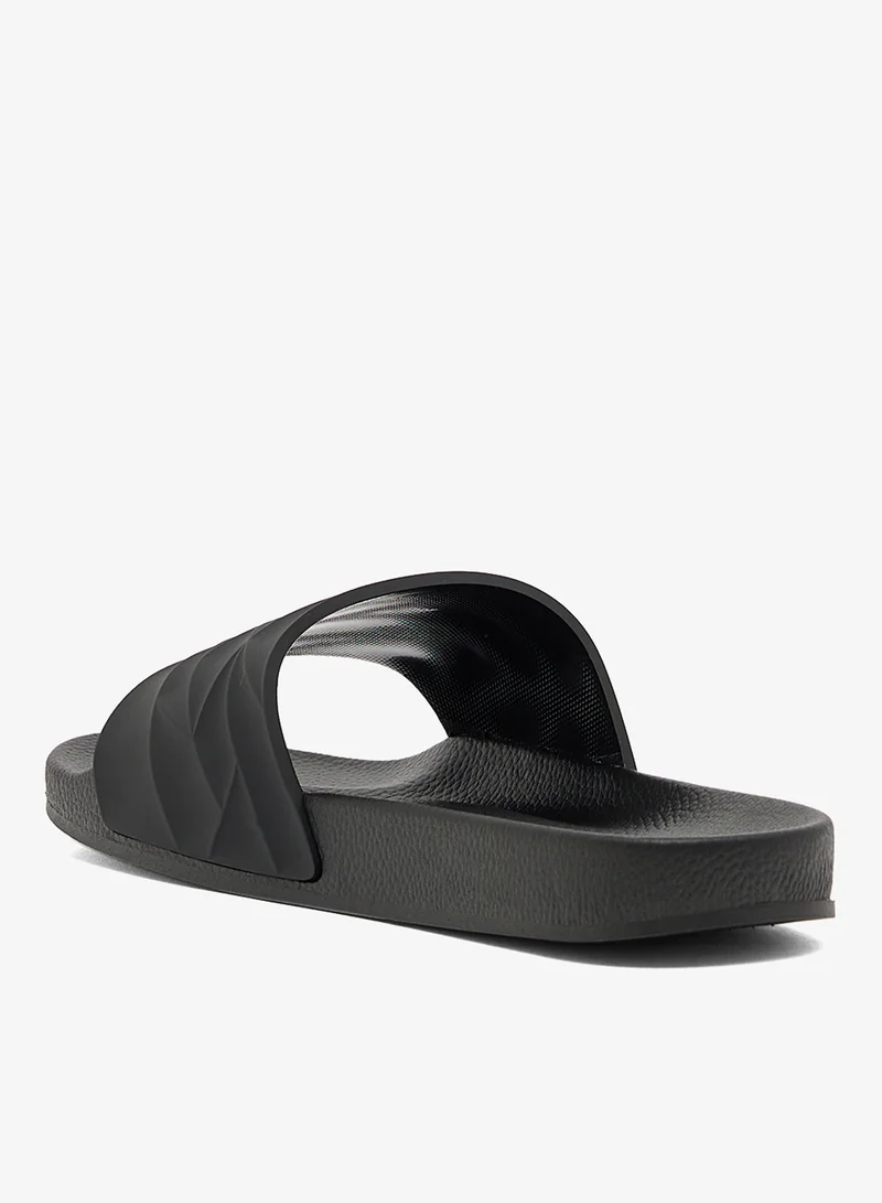 سفنتي فايف شباشب كاجوال بتفاصيل نسيجية