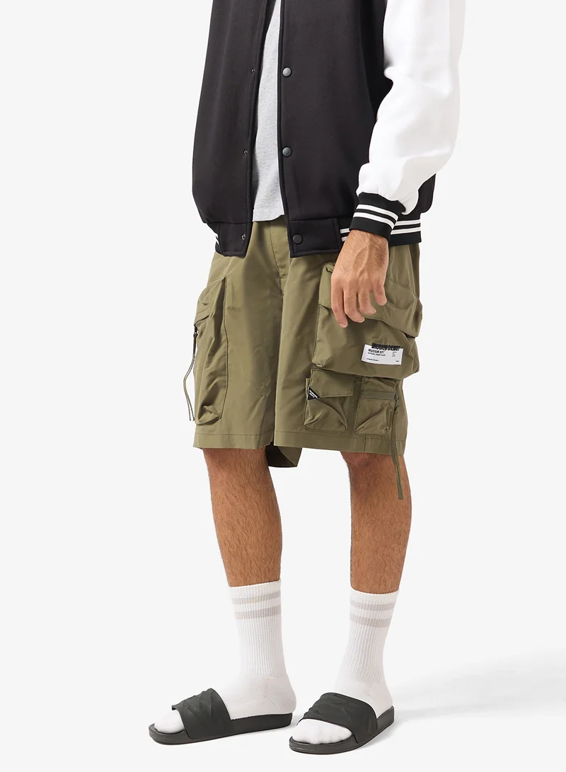 سفنتي فايف شباشب كاجوال بتفاصيل نسيجية