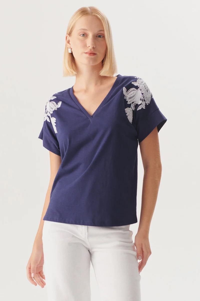 EXQUISE Detailed Embroidered V-Neck Navy Blue Cotton Regular Knit T-Shirt