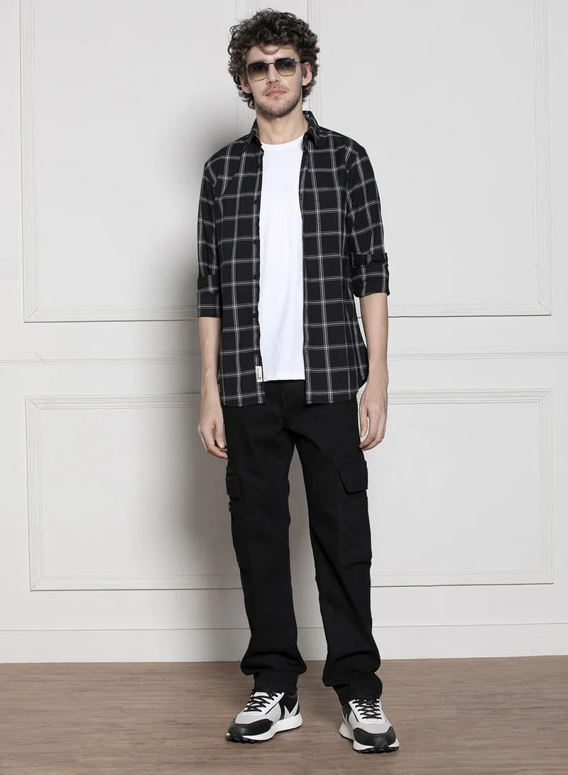 Relaxed Fit Black Men's Jeans with Button & Zip Closure (Cotton Blend)