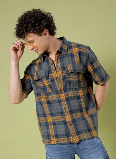 شركة المرآب الهندية Men Boxy Fit Checkered Half Sleeves Cuban Collar Double Flap Pocket Street Wear Over Shirt