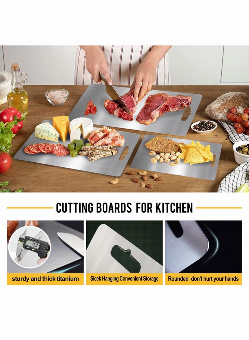 هيلاكيكس لوح تقطيع تيتانيوم للمطبخ آمن للغسل في غسالة الصحون، بساط تقطيع مزدوج الجوانب من المعدن آمن غذائيًا من أساسيات المطبخ في المنزل أو أثناء التخييم وتحضير الوجبات في الخارج من فيلالونا، عبوة من 3 قطع - Image 5
