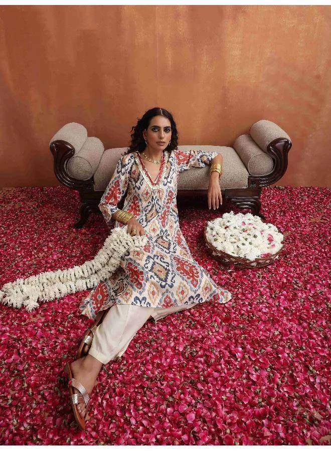 trueBrowns Off White Ikat Print Kurta Set