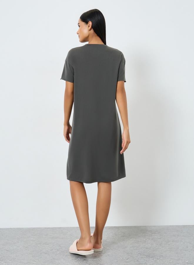 Styli Lazy Days Notch Neck Drop Shoulder Sleeve Sleep T-Shirt Dress - Image 4