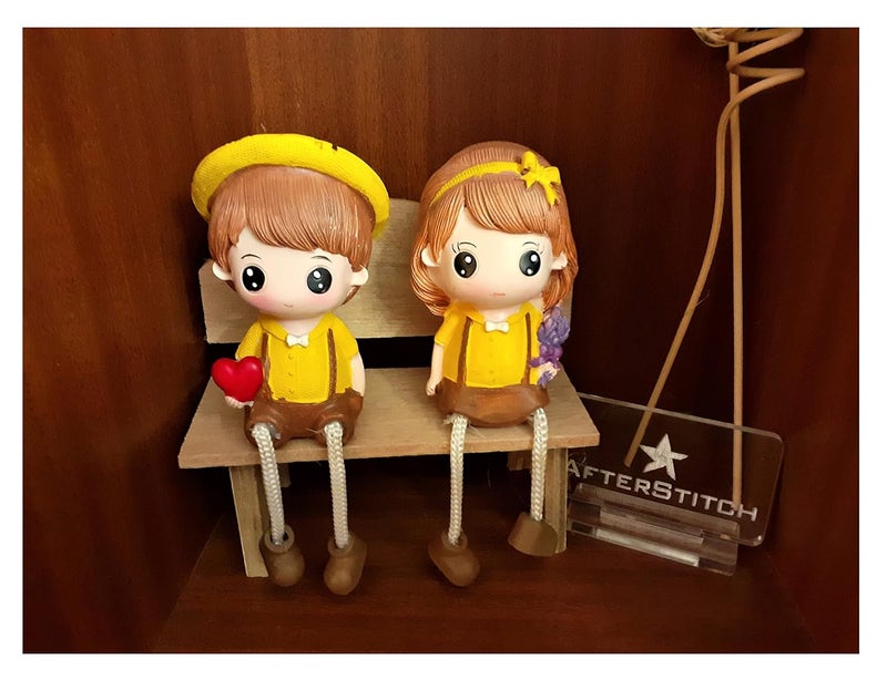 AFTERSTITCH Chair Couples Figurine showpieces for Home Decor Living Room Big Size Bedroom Decoration Items Sitting Love Couples Gifts Cute Romantic Statue Hanging Legs Dolls Chair Couples Figurine