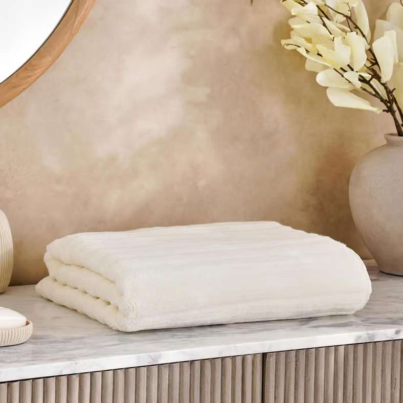 Pan Home منشفة استحمام مضلعة بدون لف - كريمي - Image 1