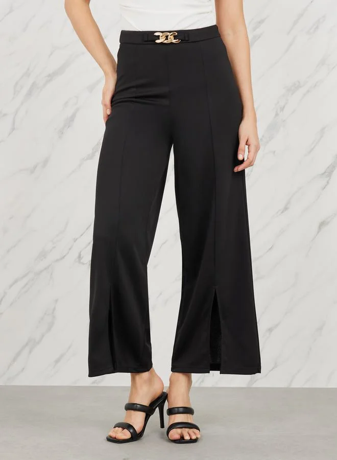 Styli Chain Accent Straight Leg Pant